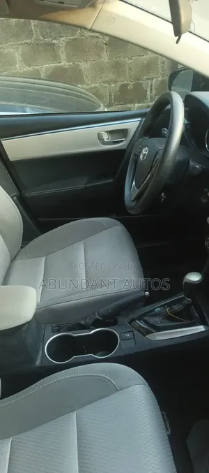 Toyota Corolla LE 4dr Sedan (1.8L 4cyl CVT) 2016 Silver