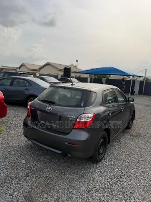 Toyota Matrix Hatchback FWD (1.8L 4cyl 5M) 2010 Gray