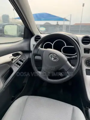 Toyota Matrix Hatchback FWD (1.8L 4cyl 5M) 2010 Gray