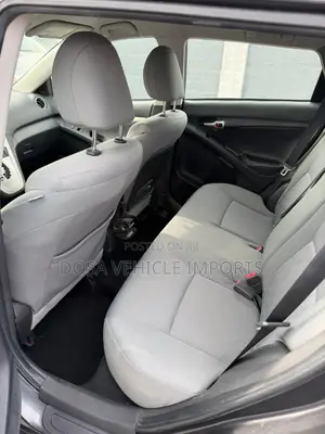 Toyota Matrix Hatchback FWD (1.8L 4cyl 5M) 2010 Gray