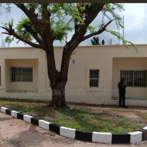 5bdrm Bungalow in Opebi for rent