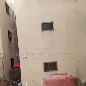 4bdrm Block of Flats in Off Allen for rent