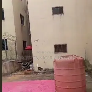 4bdrm Block of Flats in Off Allen for rent