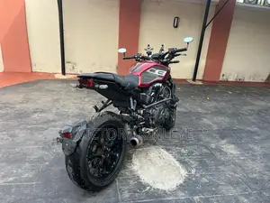 Honda CB 2022 Red