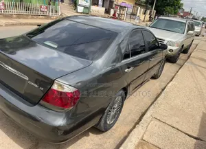 Toyota Camry LE 4dr Sedan (2.4L 4cyl 5A) 2005 Gray
