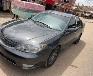 Toyota Camry LE 4dr Sedan (2.4L 4cyl 5A) 2005 Gray