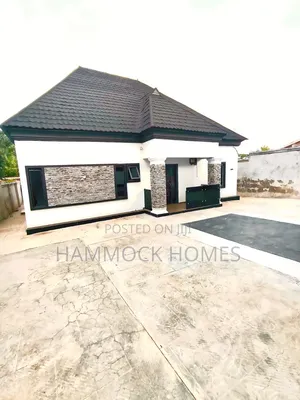 3bdrm Bungalow in Old Bodija Estate. for rent