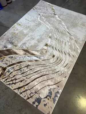 5”7 Turkish Centre Rug With Gold Stripes Finish