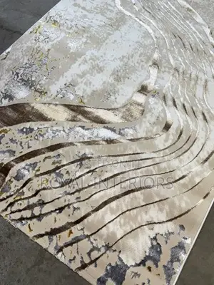 5”7 Turkish Centre Rug With Gold Stripes Finish