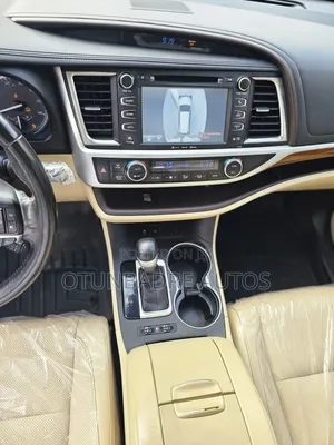 Toyota Highlander Limited Platinum 4x2 V6 (3.5L 6cyl 8A) 2018 White