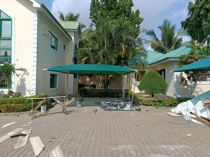 Carport at Wuye District