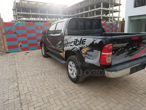 Toyota Hilux 2012 Black