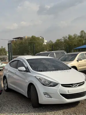 Hyundai Elantra 2012 White