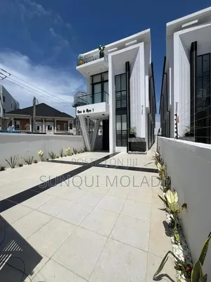 5bdrm Duplex in Ikota for sale