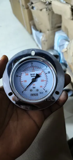 Pressure Gauge 63/1/4" Back Connector Oil Filled