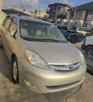Toyota Sienna LE AWD 2006 Gold