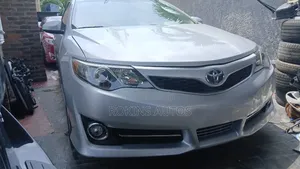Toyota Camry SE 4dr Sedan (2.5L 4cyl 6A) 2013 Silver