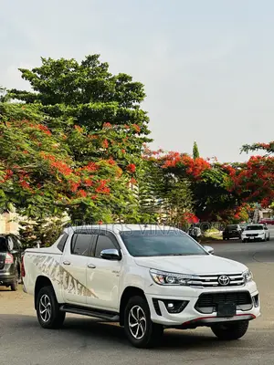 Toyota Hilux 2019 White