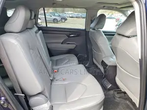 Toyota Highlander XLE AWD 2020 Blue