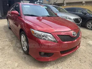 Toyota Camry SE 4dr Sedan (2.5L 4cyl 6A) 2011 Red