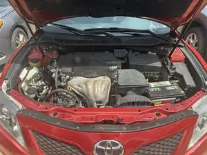 Toyota Camry SE 4dr Sedan (2.5L 4cyl 6A) 2011 Red