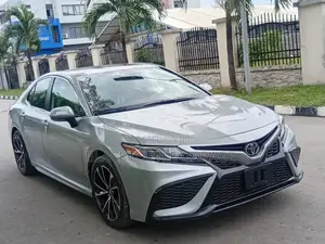 Toyota Camry 2021 Silver
