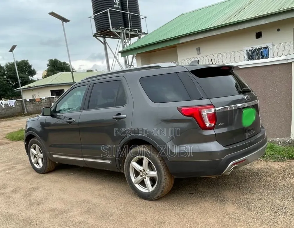 Ford Explorer 2018 Gray