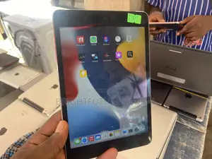 Apple iPad mini 4 64 GB Silver