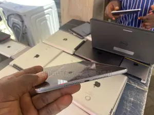 Apple iPad mini 4 64 GB Silver