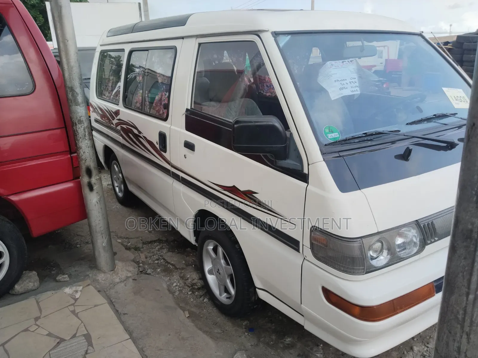 Mitsubishi L300 2005 White