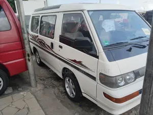 Mitsubishi L300 2005 White