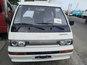 Mitsubishi L300 2005 White