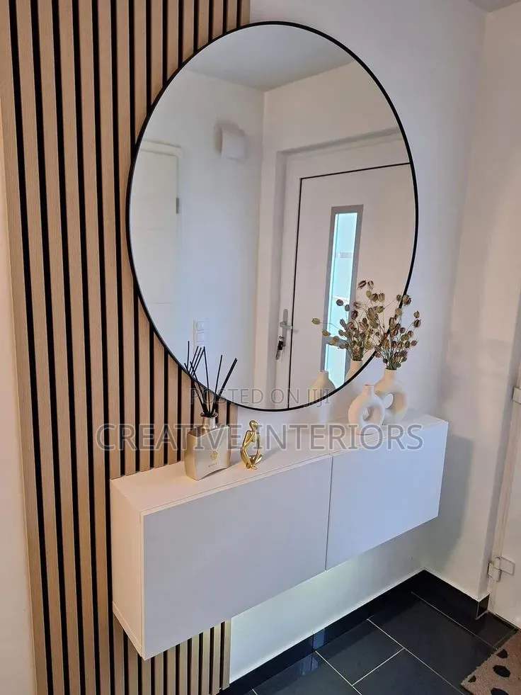 Simple and Portable Dressing Mirror