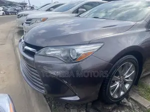 Toyota Camry XLE V6 4dr Sedan (3.6L 6cyl 6A) 2016 Gray