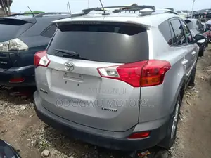 Toyota RAV4 Limited 4dr SUV AWD (2.5L 4cyl 6A) 2015 Silver