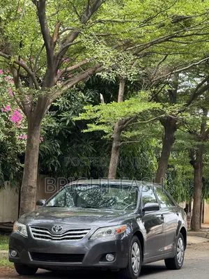 Toyota Camry LE 4dr Sedan (2.5L 4cyl 6A) 2011 Gray
