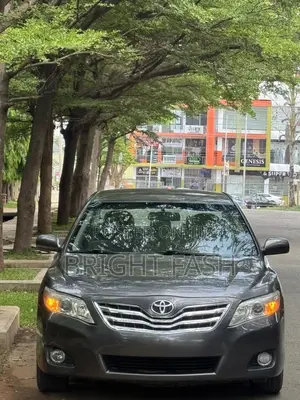 Toyota Camry LE 4dr Sedan (2.5L 4cyl 6A) 2011 Gray