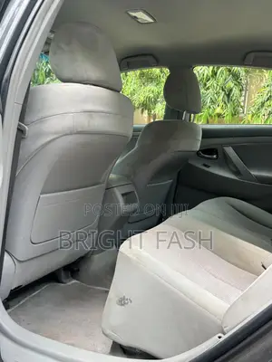 Toyota Camry LE 4dr Sedan (2.5L 4cyl 6A) 2011 Gray