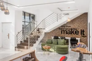Private and Shared Officespace