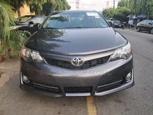 Toyota Camry SE 4dr Sedan (2.5L 4cyl 6A) 2013 Gray