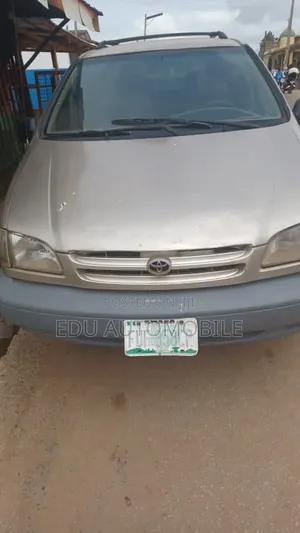 Toyota Sienna 2001 Gold