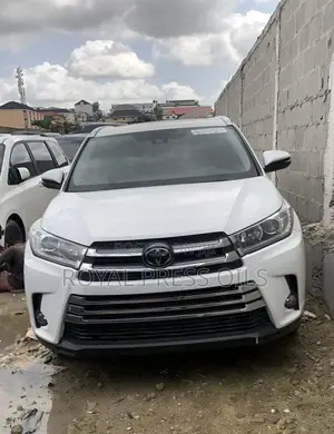 Toyota Highlander XLE 4x4 V6 (3.5L 6cyl 8A) 2018 White