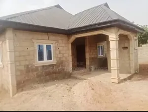 3bdrm Bungalow in Off Adamo for sale
