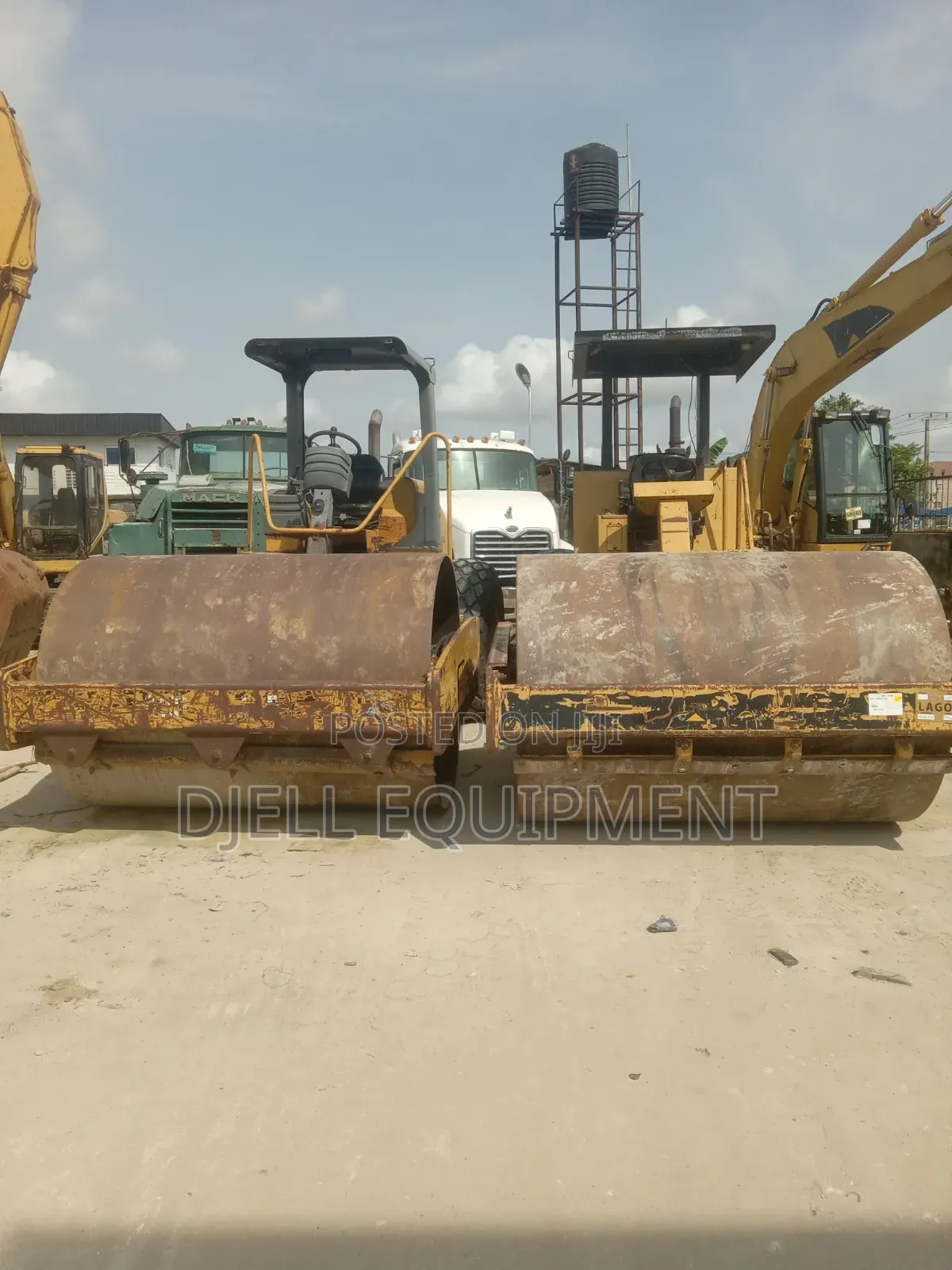 Caterpillar Roller Compactor Cs563