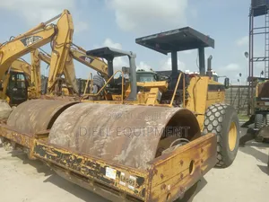 Caterpillar Roller Compactor Cs563