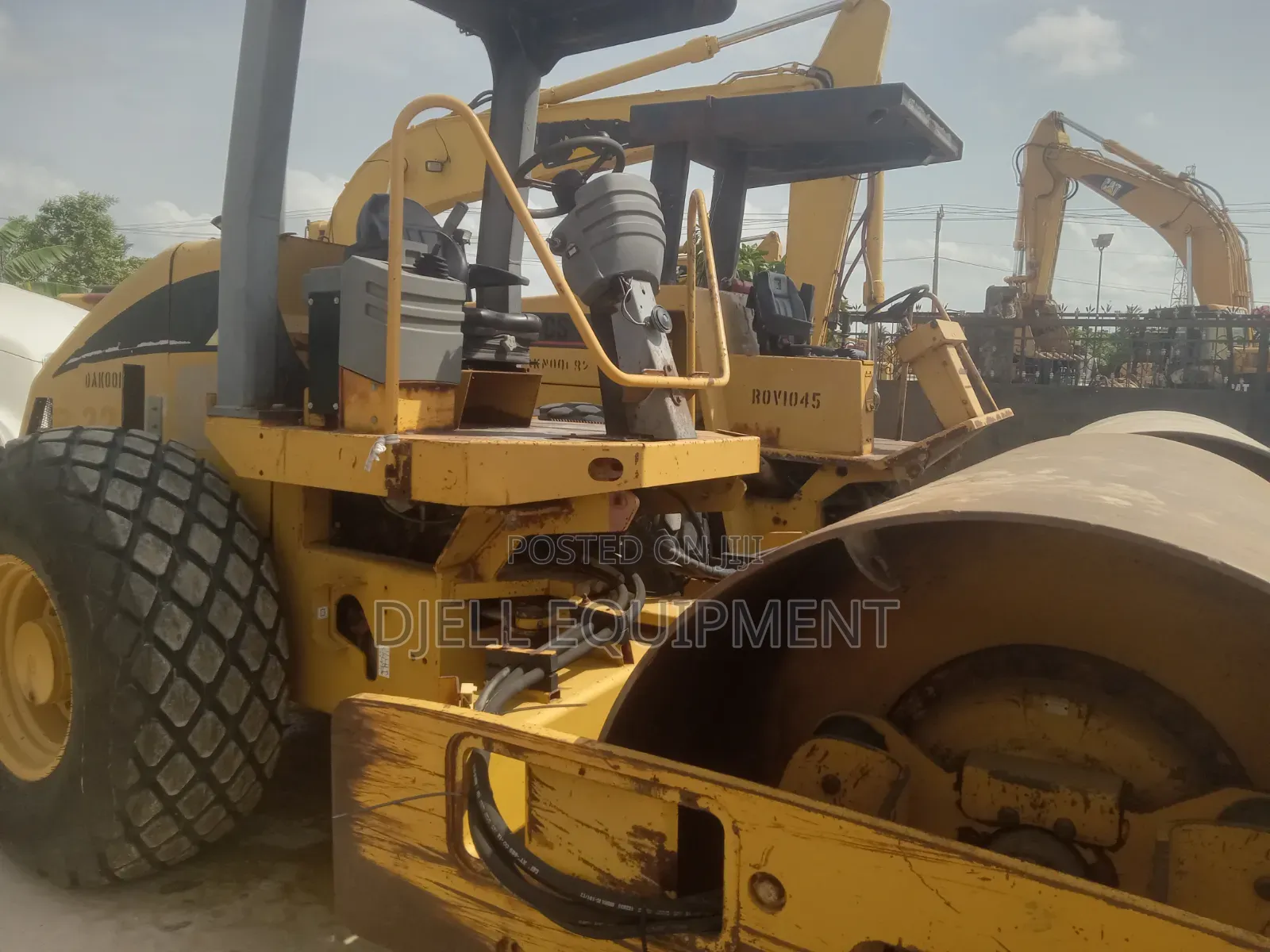 Caterpillar Roller Compactor Cs563