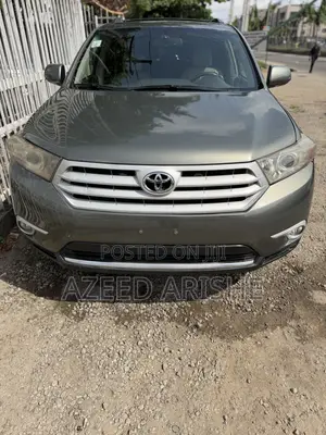 Toyota Highlander Limited 3.5l 4WD 2013 Green
