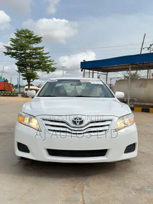 Toyota Camry LE 4dr Sedan (2.5L 4cyl 6AM) 2010 White