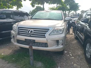 Lexus LX 570 AWD 2016 Gold