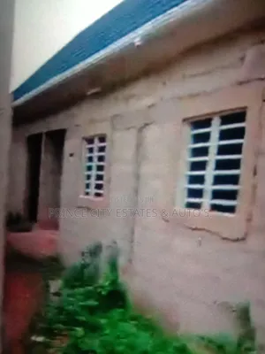 1bdrm Bungalow in Close To Laspotech, Ikorodu Garage for sale